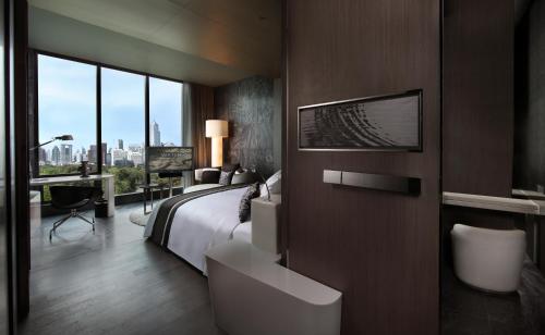 Imagen de la habitación del Hotel So/ Bangkok. Foto 10