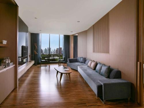 Imagen de la habitación del Hotel So/ Bangkok. Foto 17