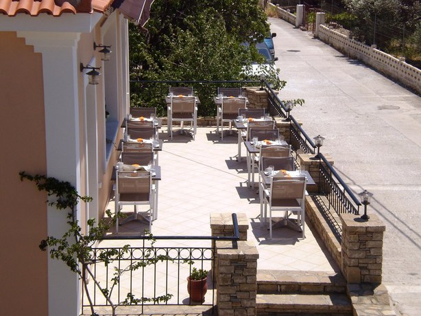 Imagen de los exteriores del Hotel So Nice. Foto 9
