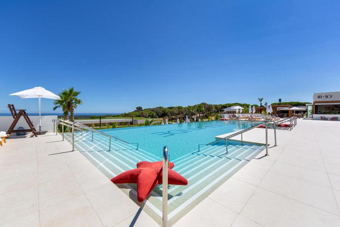 Imagen de la piscina del Hotel So Sotogrande Spa and Golf Resort. Foto 18