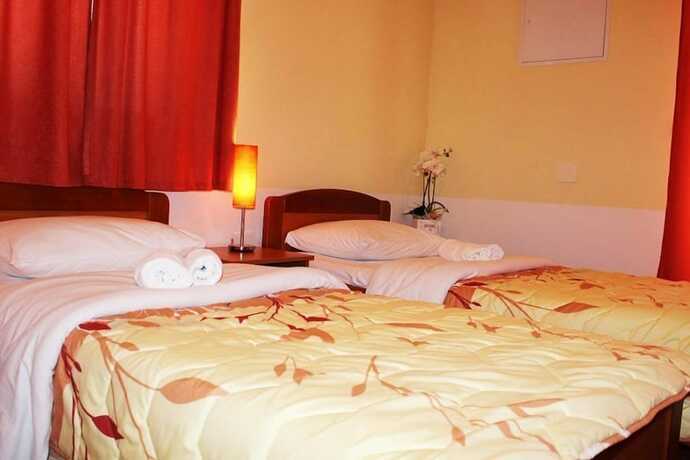 Imagen de la habitación del Hotel Sobe Petkovic. Foto 13