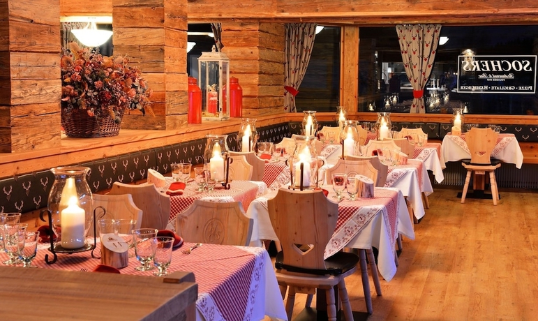 Imagen del bar/restaurante del Hotel Sochers Club. Foto 4