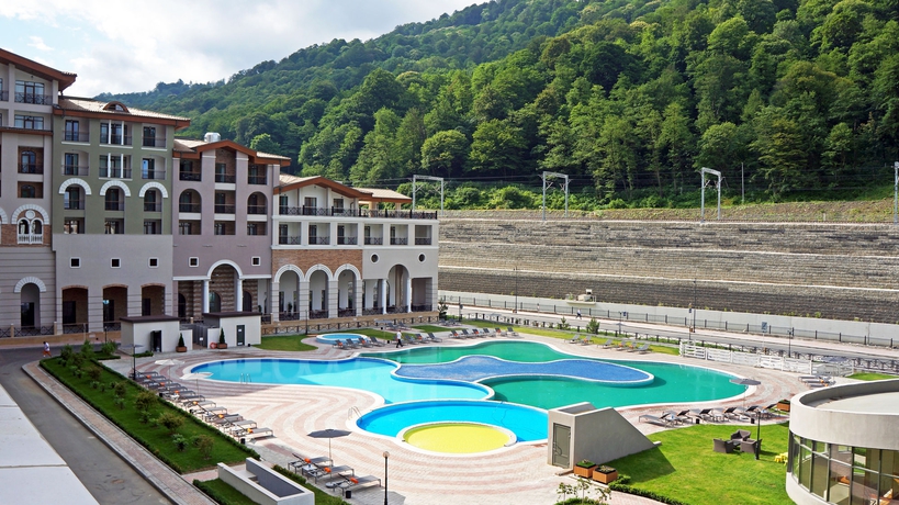 Imagen de la piscina del Hotel Sochi Marriott Krasnaya Polyana. Foto 14