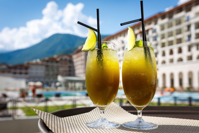 Imagen de la piscina del Hotel Sochi Marriott Krasnaya Polyana. Foto 15