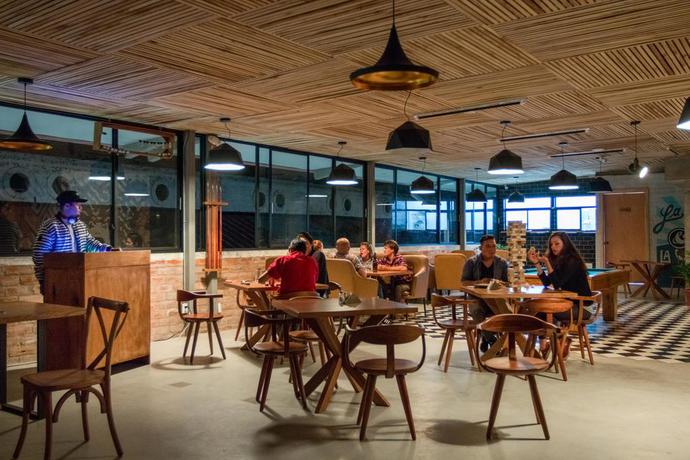 Imagen del bar/restaurante del Hotel Socialtel Baños. Foto 7