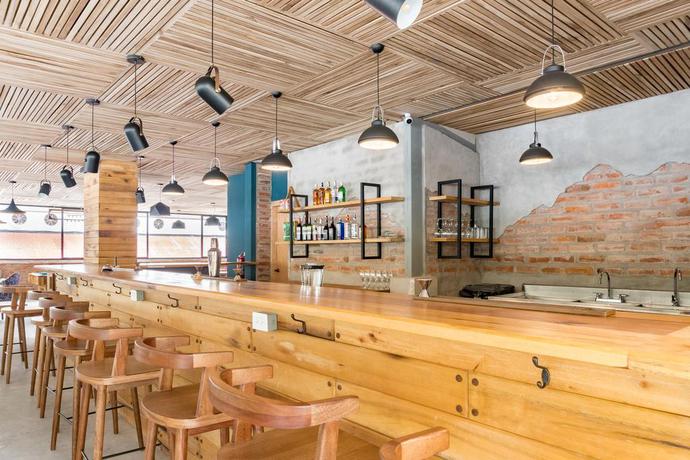 Imagen del bar/restaurante del Hotel Socialtel Baños. Foto 8