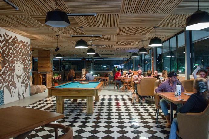 Imagen del bar/restaurante del Hotel Socialtel Baños. Foto 9