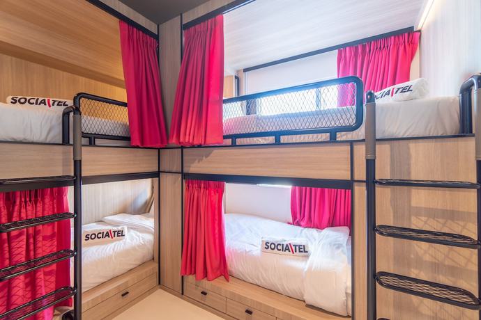 Imagen de la habitación del Hotel Socialtel Koh Samui. Foto 2