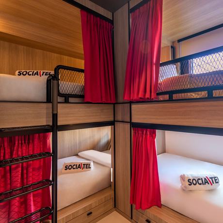 Imagen de la habitación del Hotel Socialtel Koh Samui. Foto 11