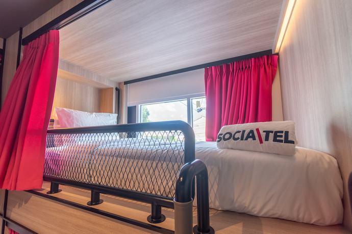 Imagen de la habitación del Hotel Socialtel Koh Samui. Foto 13