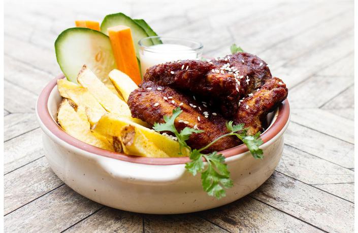 Imagen del bar/restaurante del Hotel Socialtel Montañita. Foto 13