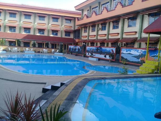 Imagen de la piscina del Hotel Soeltan Luxe. Foto 16