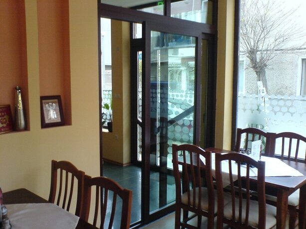 Imagen del bar/restaurante del Hotel Sofia, Pomorie. Foto 11