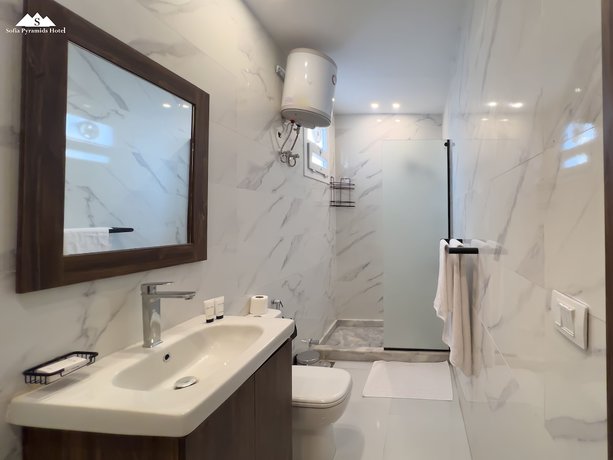Imagen de la habitación del Hotel Sofia Pyramids. Foto 8