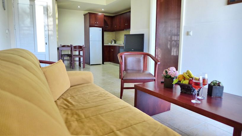 Imagen de la habitación del Hotel Sofia Resort Luxury Suites. Foto 7