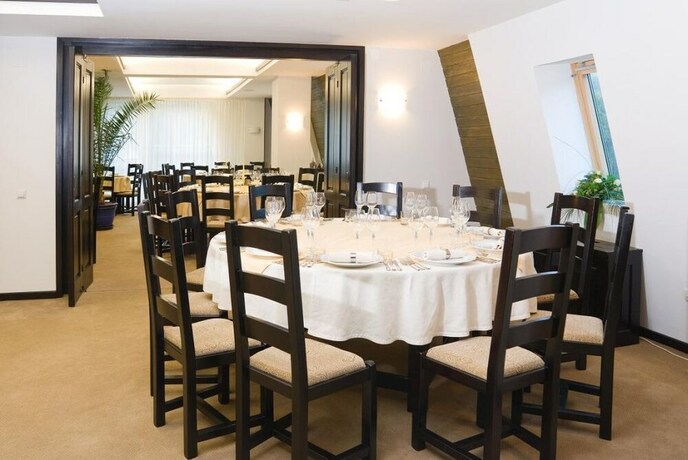 Imagen del bar/restaurante del Hotel Sofia, Sucevita. Foto 2