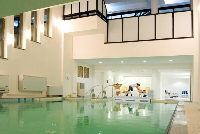 Imagen de la piscina del Hotel Sofia, Sucevita. Foto 19