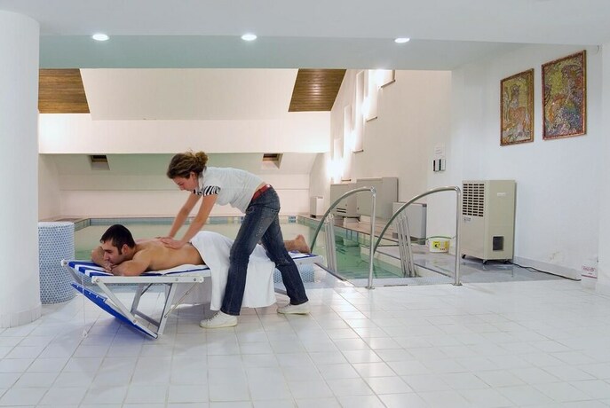 Imagen de la piscina del Hotel Sofia, Sucevita. Foto 20