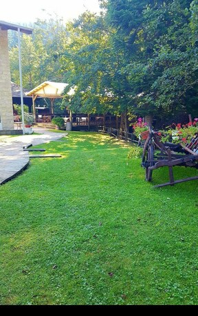 Imagen de los exteriores del Hotel Sofia, Sucevita. Foto 12