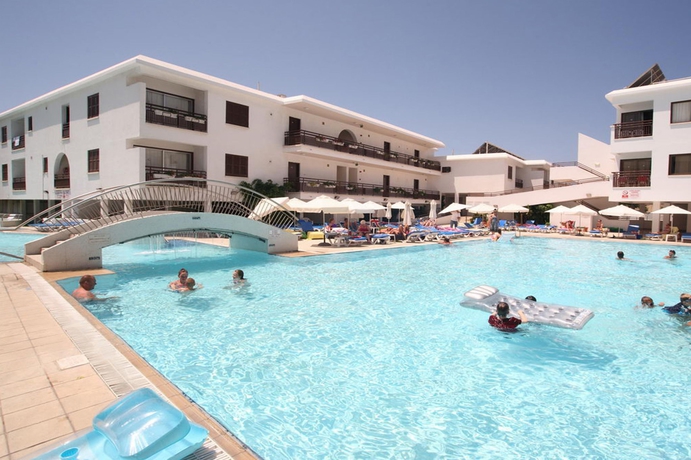 Imagen de la piscina del Hotel Sofianna Resort and Spa. Foto 14