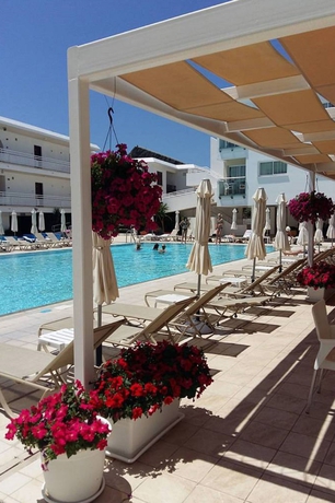 Imagen de la piscina del Hotel Sofianna Resort and Spa. Foto 15