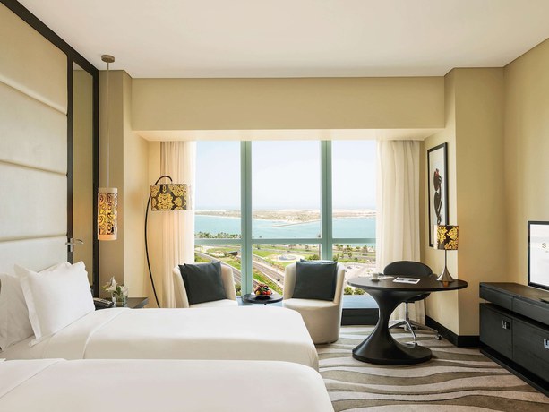 Imagen de la habitación del Hotel Sofitel Abu Dhabi Corniche. Foto 4