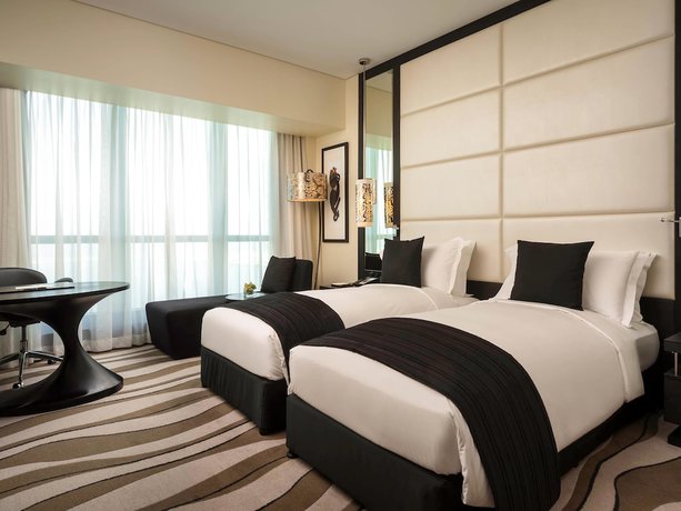 Imagen de la habitación del Hotel Sofitel Abu Dhabi Corniche. Foto 5