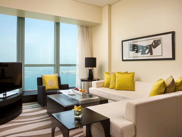 Imagen de la habitación del Hotel Sofitel Abu Dhabi Corniche. Foto 14