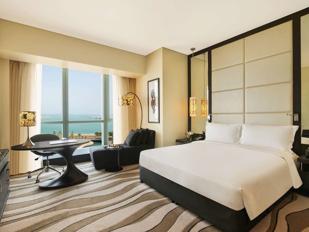 Imagen de la habitación del Hotel Sofitel Abu Dhabi Corniche. Foto 15