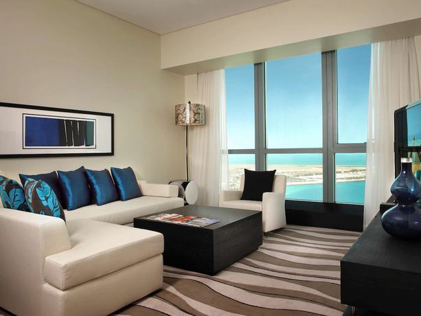 Imagen de la habitación del Hotel Sofitel Abu Dhabi Corniche. Foto 16