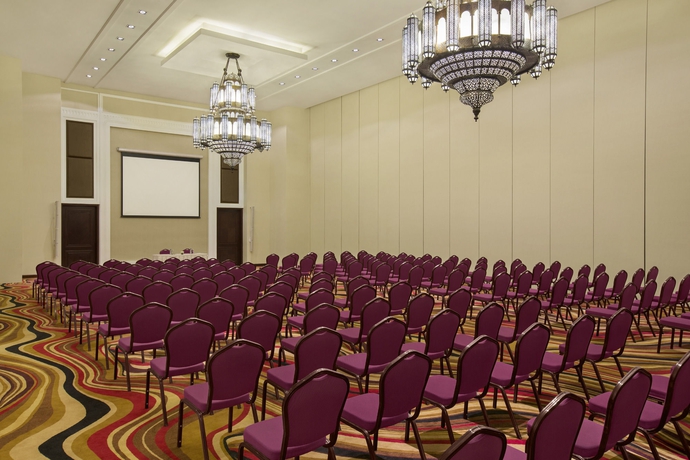 Imagen de los interiores del Hotel Sofitel Al Hamra Beach Resort. Foto 13