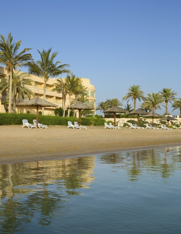 Imagen de los exteriores del Hotel Sofitel Al Hamra Beach Resort. Foto 10