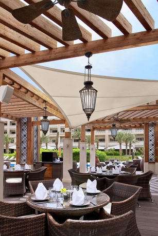 Imagen de la piscina del Hotel Sofitel Bahrain Zallaq Thalassa Sea and Spa. Foto 16