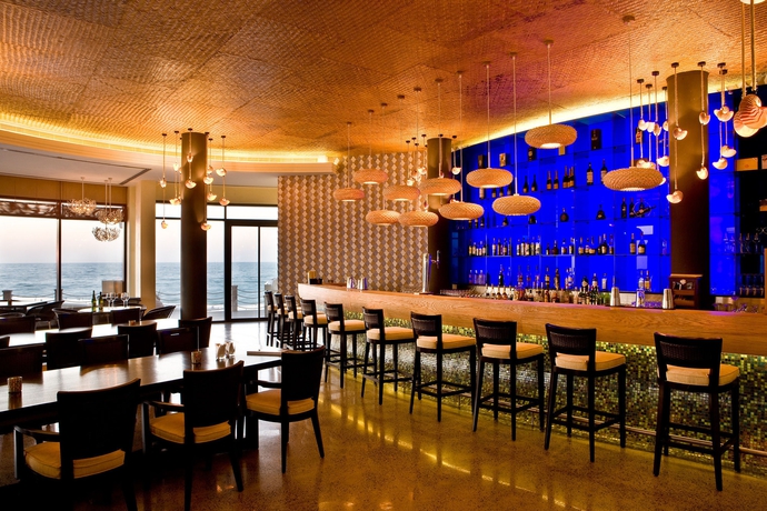 Imagen del bar/restaurante del Hotel Sofitel Bahrain Zallaq Thalassa Sea and Spa. Foto 2