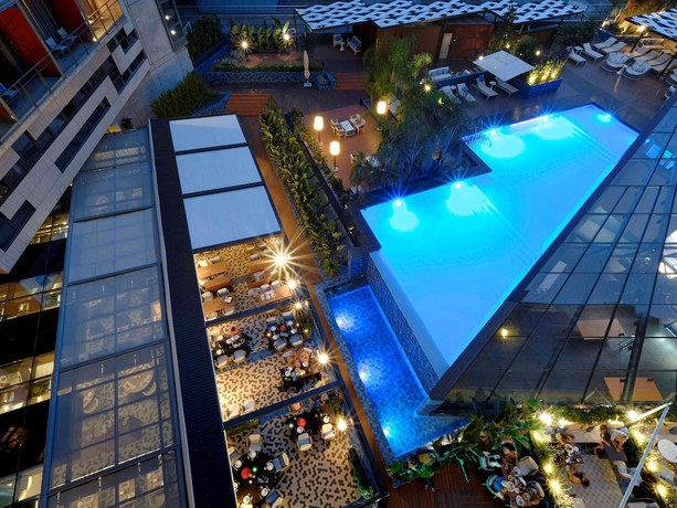 Imagen de la piscina del Hotel Sofitel Barcelona Skipper. Foto 17