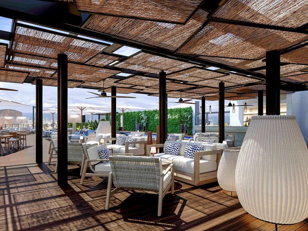 Imagen de la piscina del Hotel Sofitel Barcelona Skipper. Foto 19