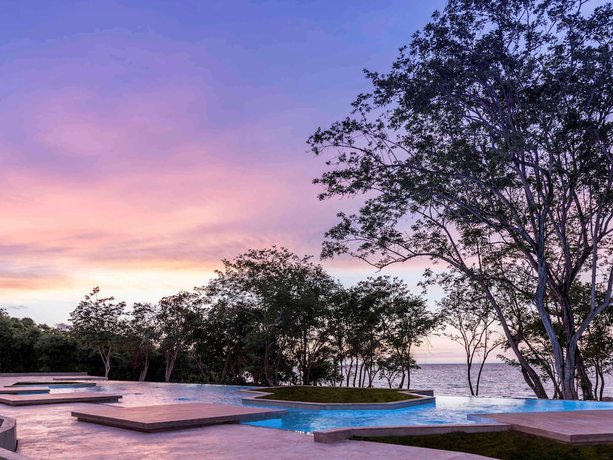Imagen de la piscina del Hotel Sofitel Bar&uacute; Cartagena. Foto 19