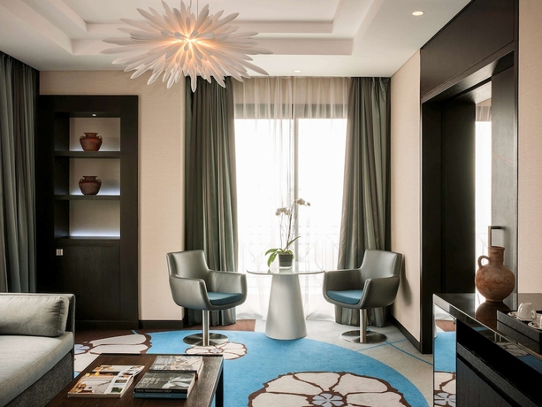 Imagen de la habitación del Hotel Sofitel Beirut Le Gabriel. Foto 11