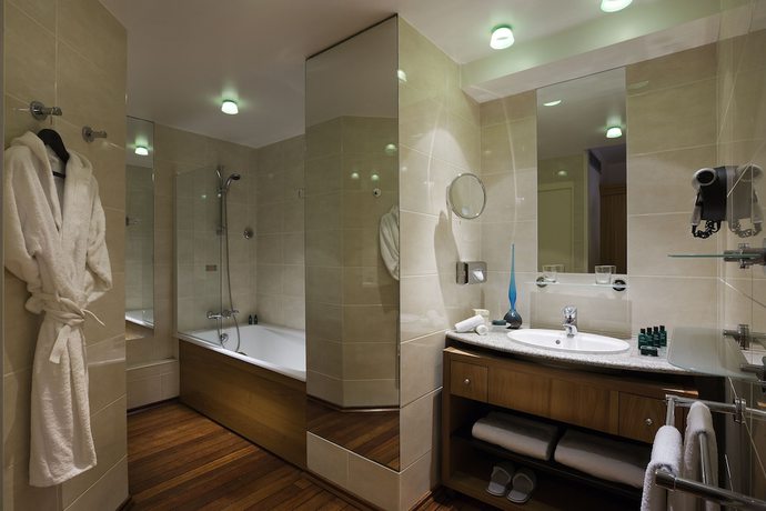 Imagen de la habitación del Hotel Sofitel Biarritz Le Miramar Thalassa Sea and Spa. Foto 12