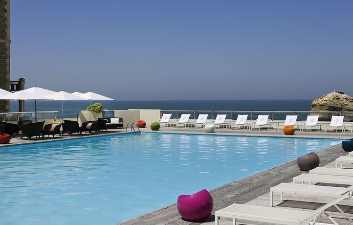 Imagen de la piscina del Hotel Sofitel Biarritz Le Miramar Thalassa Sea and Spa. Foto 19
