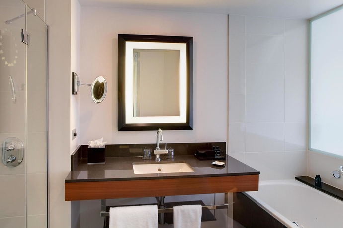 Imagen de la habitación del Hotel Sofitel Brussels Europe. Foto 5