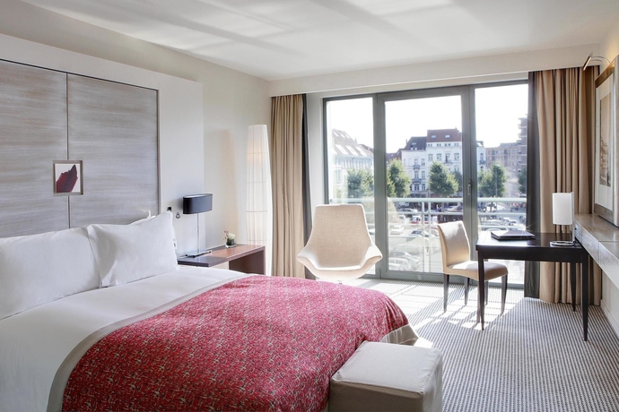 Imagen de los exteriores del Hotel Sofitel Brussels Europe. Foto 10