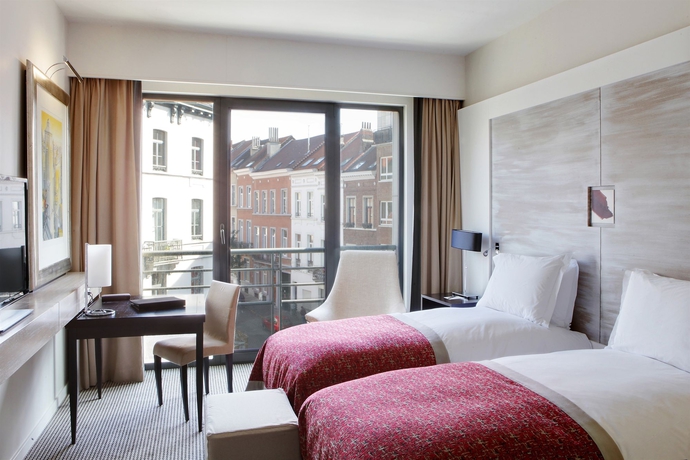 Imagen de la habitación del Hotel Sofitel Brussels Europe. Foto 7