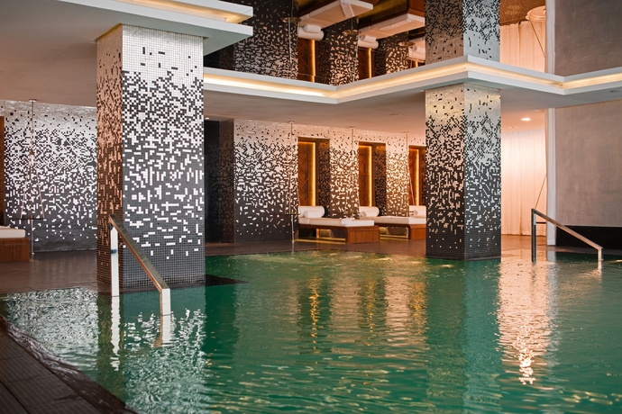 Imagen de la piscina del Hotel Sofitel Casablanca Tour Blanche. Foto 15