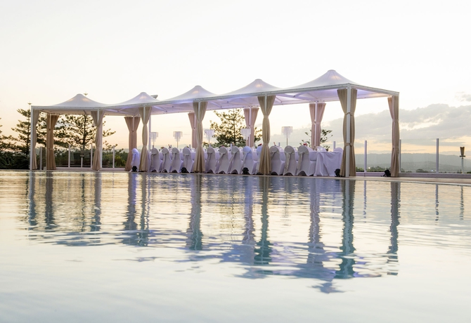 Imagen de la piscina del Hotel Sofitel Gold Coast Broadbeach. Foto 16