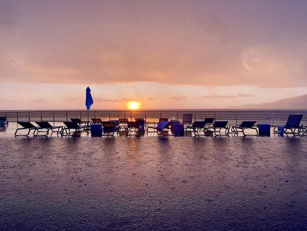 Imagen de la piscina del Hotel Sofitel Golfe Ajaccio Thalassa Sea and Spa. Foto 20