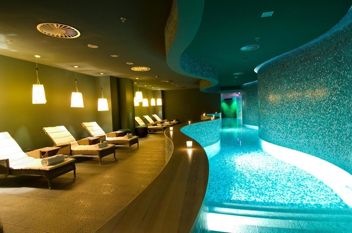 Imagen de la piscina del Hotel Sofitel Hamburg Alter Wall. Foto 16