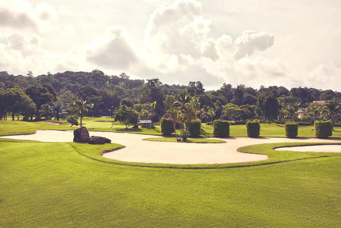 Imagen de los exteriores del Hotel Sofitel Krabi Phokeethra Golf and Spa Resort. Foto 8