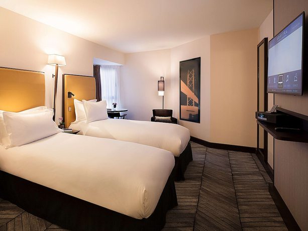 Imagen de la habitación del Hotel Sofitel Lisbon Liberdade. Foto 12