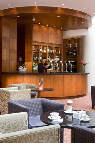 Imagen del bar/restaurante del Hotel Sofitel London Gatwick. Foto 3
